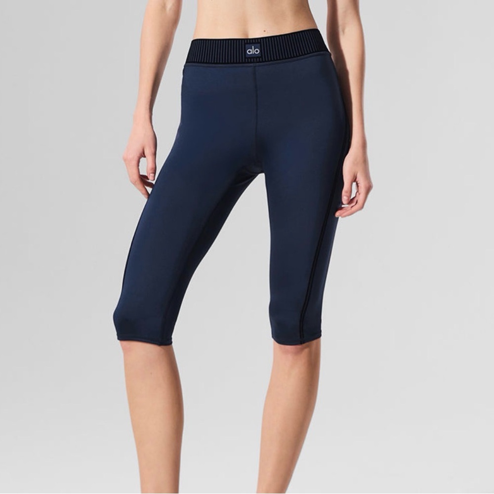 ALO Yoga Navy Cropped Leggings